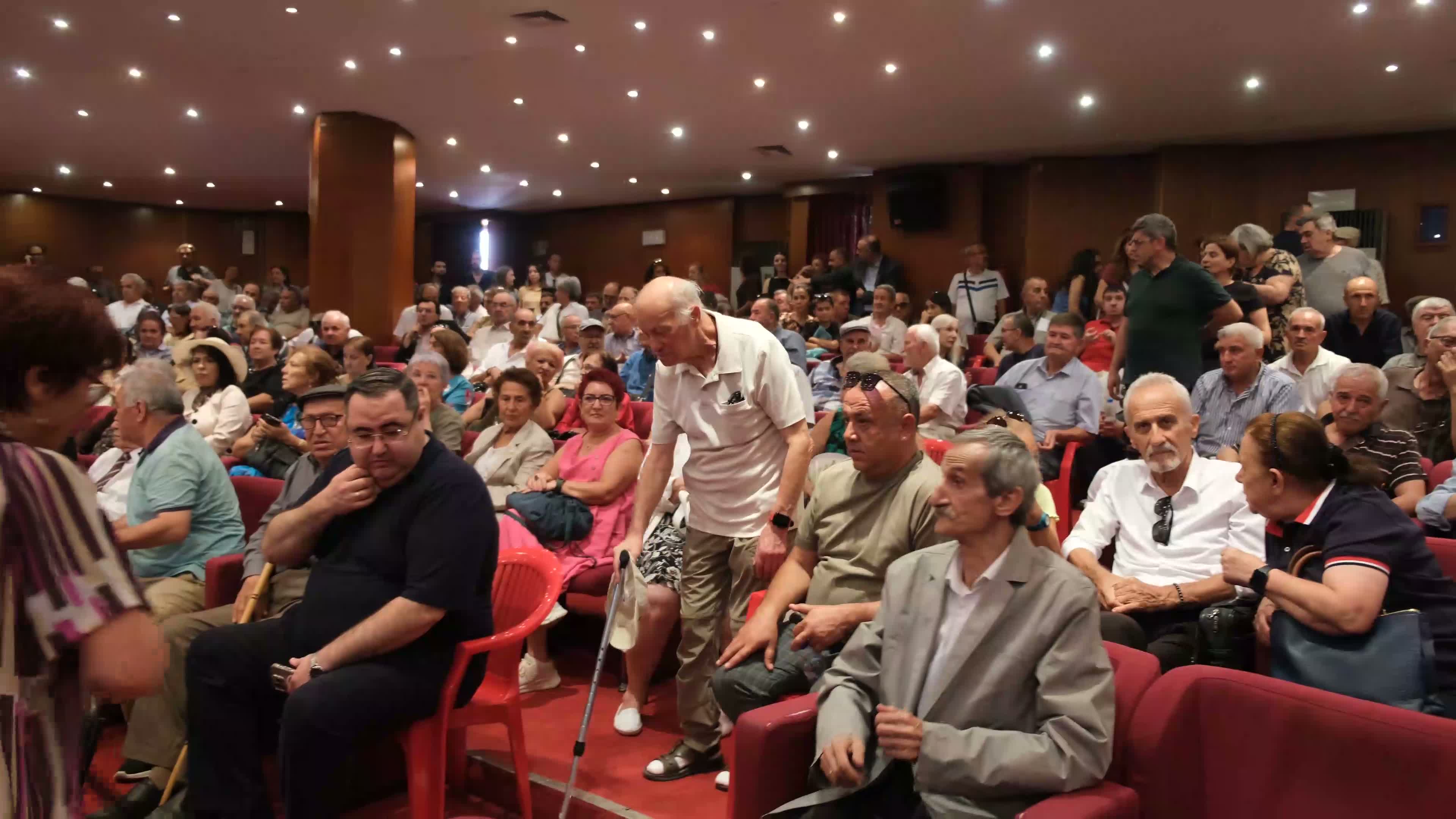 Yeni Parti rozet takma töreni